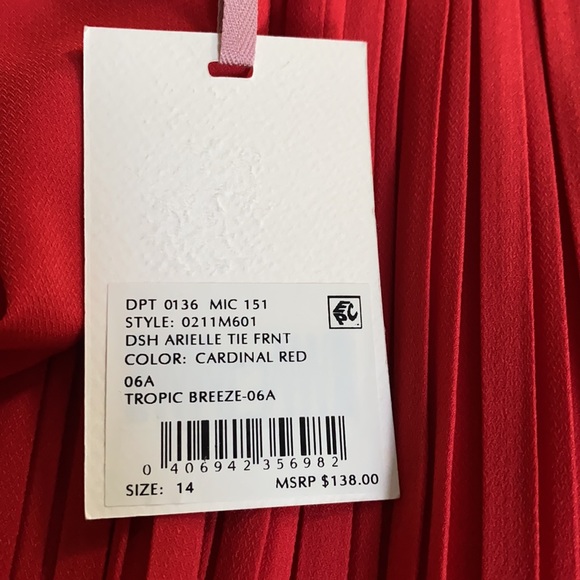 Alex Marie
Arielle Short Sleeve V-Neck Tie Front Romper Dress. - Picture 11 of 12